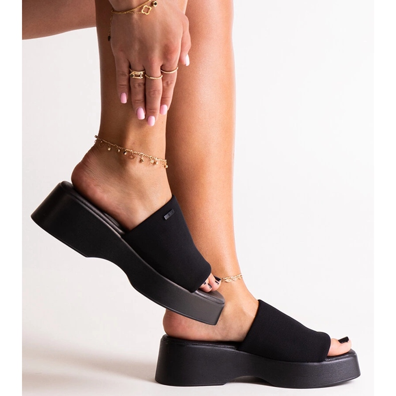 Schwarze Flip-Flops auf der Plattform Big Star NN274021 1