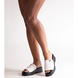 Weiße Flip-Flops auf der Plattform Big Star NN274022 3
