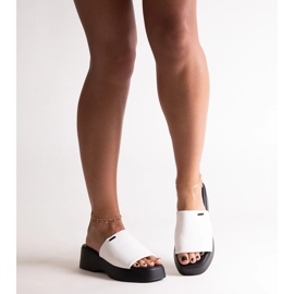 Weiße Flip-Flops auf der Plattform Big Star NN274022 2