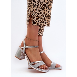 Damen-Sandalen mit hohem Absatz und glänzendem Riemen in Silber von Tessata 2