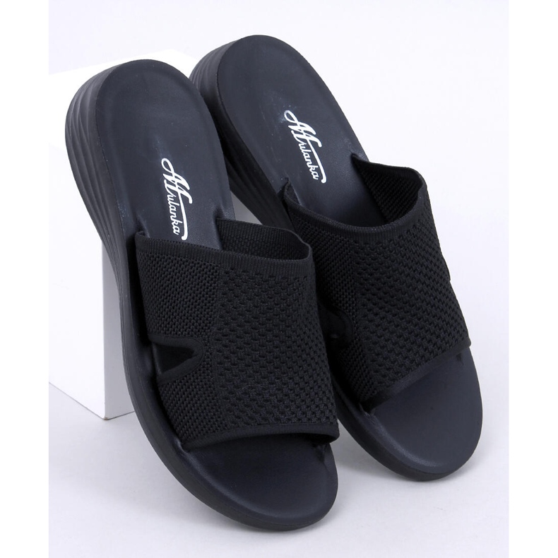 Herves Schwarze, weiche, durchbrochene Flip-Flops 1