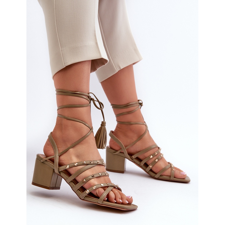 Mit Nieten verzierte, gebundene Sandalen mit niedrigem Absatz, grün, Chrisele 1