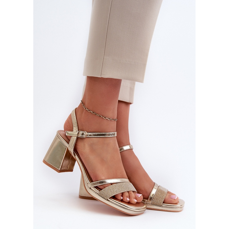 Damen-Sandalen mit hohem Absatz und glänzendem Riemen, goldene Tessata 2