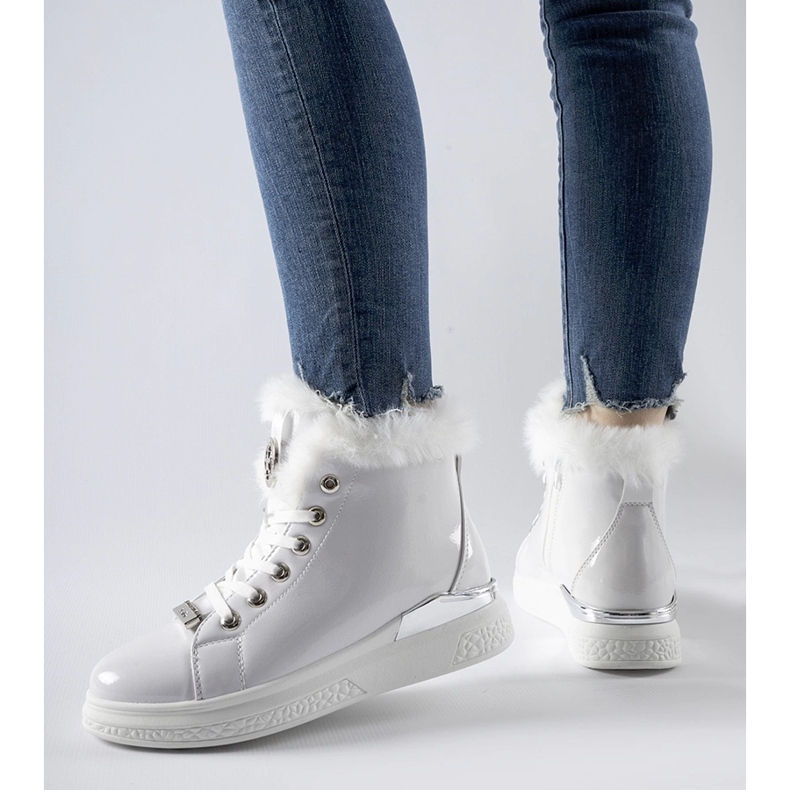 Weiße Lack-Sneaker mit Fell von Fiemme 1