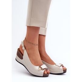 Evento Leichte Damen-Sandalen mit Keilabsatz, bequeme Schuhe in Beige und Silber von Efravia 2