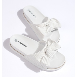 Weiße Flip-Flops mit dicker Sohle 1