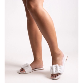 Weiße Hausschuhe mit Ganema-Schnalle 1