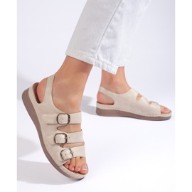 Beige Damensandalen mit niedrigem Keilabsatz 1