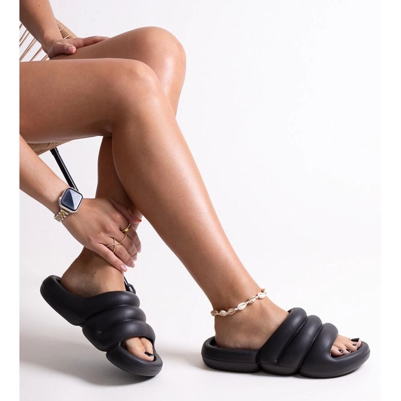 Schwarze Hausschuhe aus Haile-Schaum 1