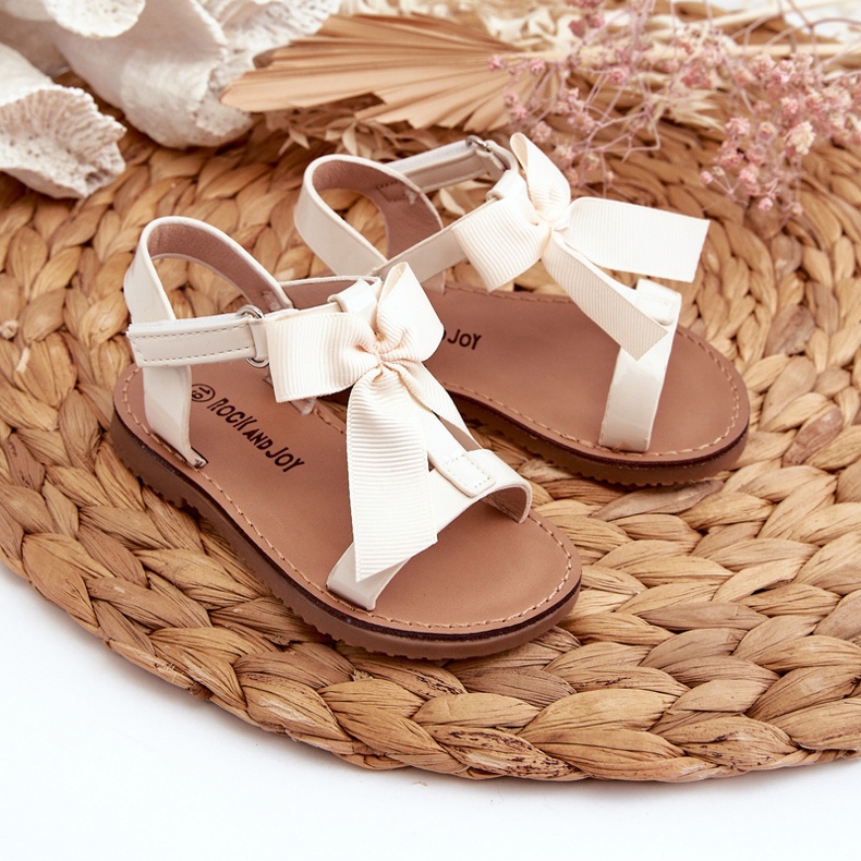 Kindersandalen aus Lackleder mit Klettverschluss, hellbeige Joratia 2