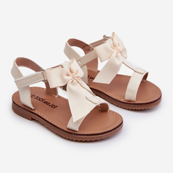 Kindersandalen aus Lackleder mit Klettverschluss, hellbeige Joratia 1