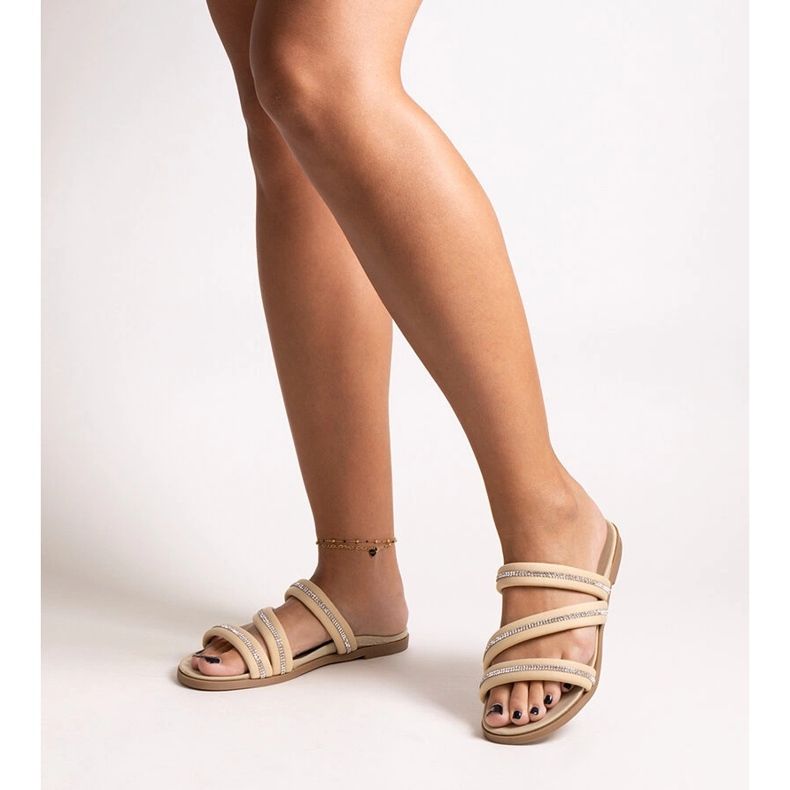 Beigefarbene Flip-Flops mit Strasssteinen von Martinela 1
