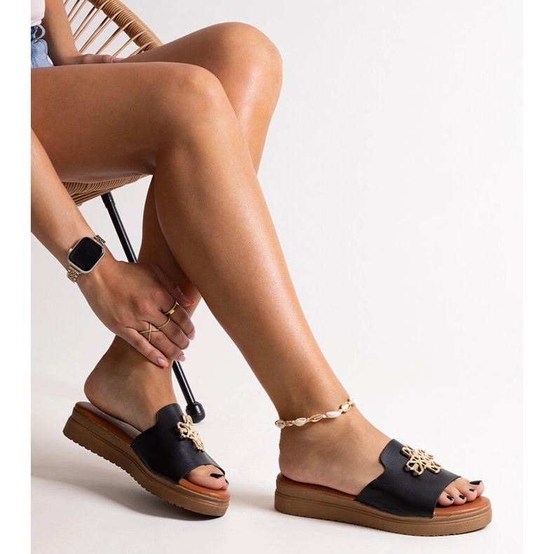 Schwarze Plateau-Slides mit Nibal-Schnalle 1