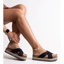 Schwarze Flip-Flops mit dekorativer Demet-Sohle 1