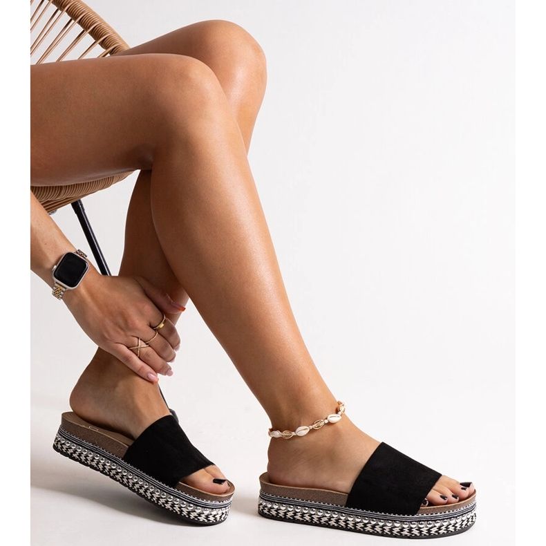 Schwarze Flip-Flops mit dekorativer Jaśmina-Sohle 1