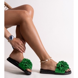 Grüne Flip-Flops mit Blumen von Levina 1