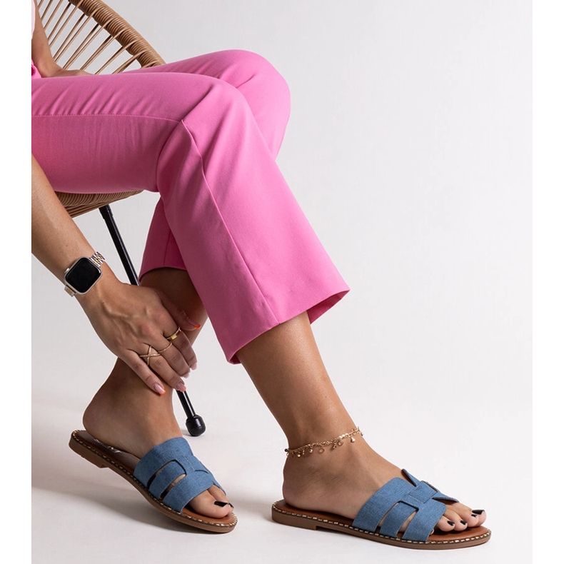 Blaue Hausschuhe aus Hyiaba-Öko-Leder 1