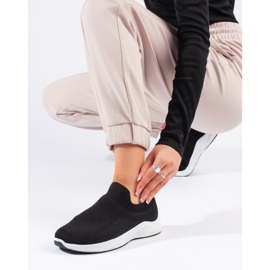 Sneaker aus schwarzem Textil 1