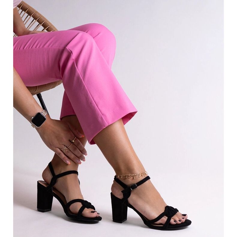 Schwarze Sandaletten mit hohen Absätzen von Shama 1