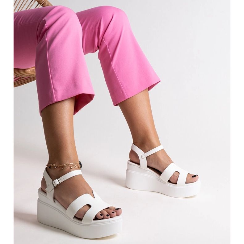 Weiße Keilsandalen von Reema 1