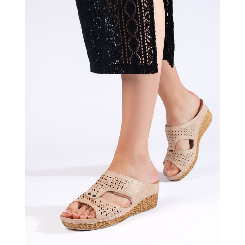 Beige Keilsandaletten für Damen 1