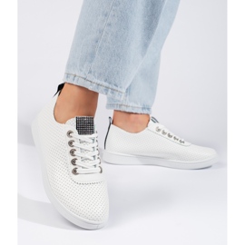 Durchbrochene weiße Turnschuhe für Damen 1