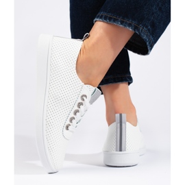 Durchbrochene weiße Turnschuhe für Damen 1