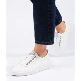 Durchbrochene weiße Turnschuhe für Damen 4