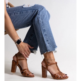 Braune Sandaletten mit hohen Absätzen von Mikaii 1