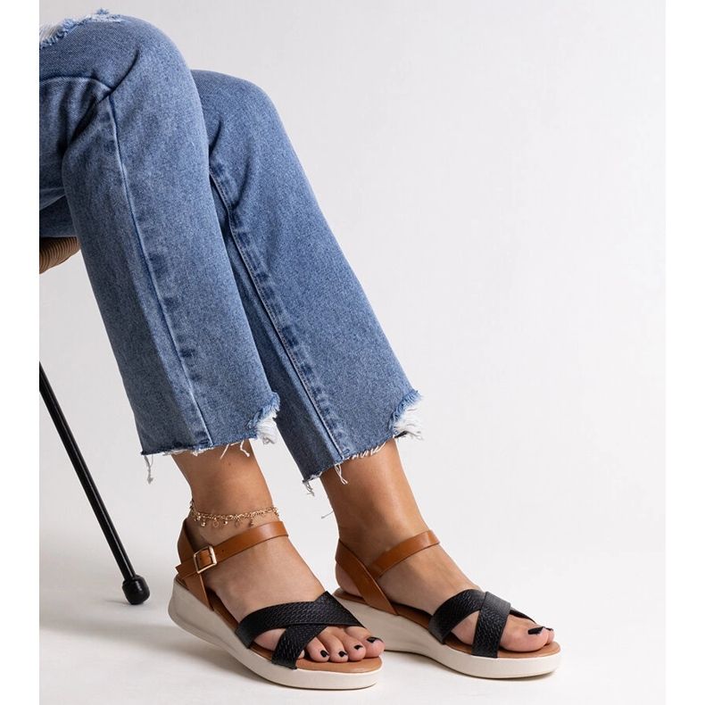 Schwarze und braune Sandalen mit niedrigem Keilabsatz von Hakima 1