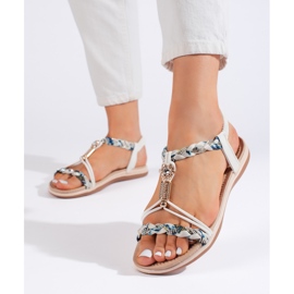 Weiße gestrickte flache Sandalen 1