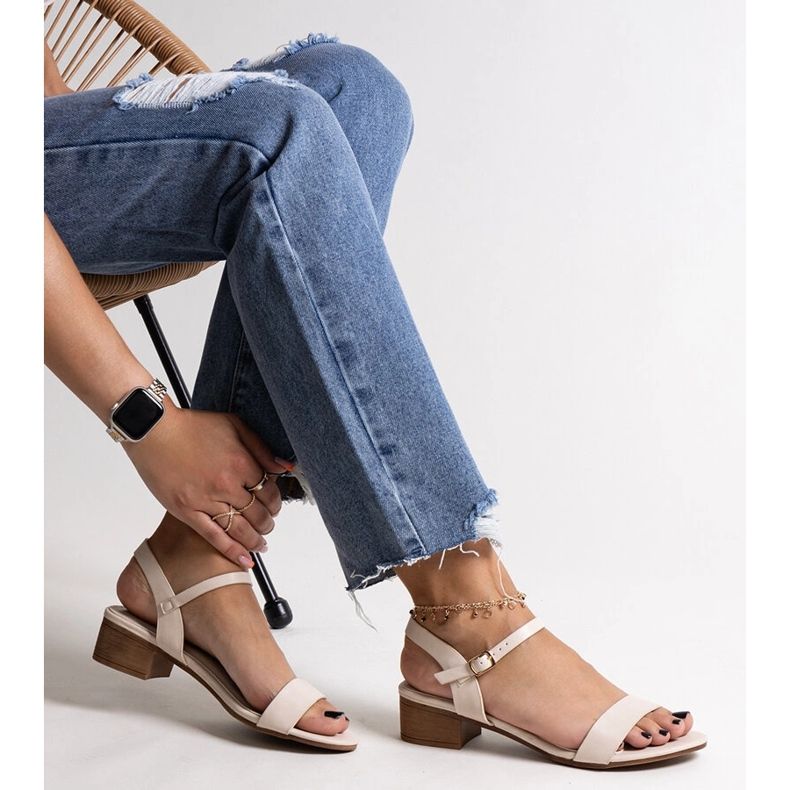 Beigefarbene Basina-Sandalen mit niedrigem Absatz 1
