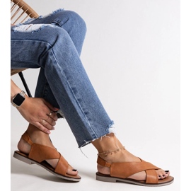 Flache Sandalen von Duenna in Karamell braun 1