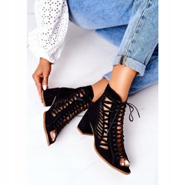 Durchbrochene Wildlederstiefel Maciejka 04040-01 Schwarz 4