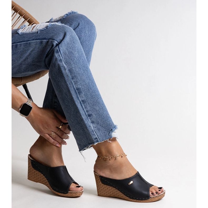 Schwarze Keilsandalen aus Öko-Leder Penelopina 1