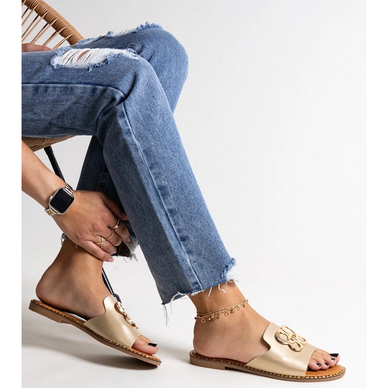 Goldene Flip-Flops mit dekorativer Safi-Schnalle 1