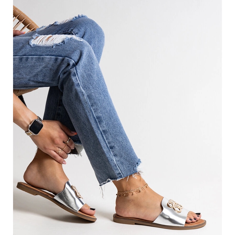 Silberne Flip-Flops mit dekorativer Bera-Schnalle silber- 1