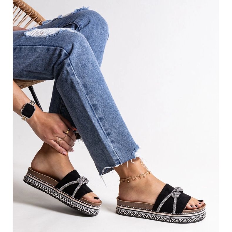 Schwarze Flip-Flops, verziert mit Kamiliana-Zirkonen 1