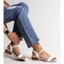 Weiße Basina-Sandalen mit niedrigem Absatz 1