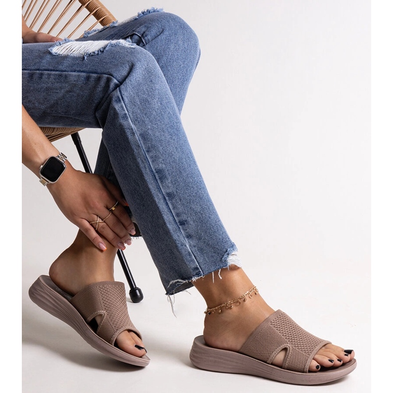 Braune Plateau-Slides „Linah“. 1