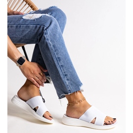 Weiße Plateau-Slides „Linah“. 1