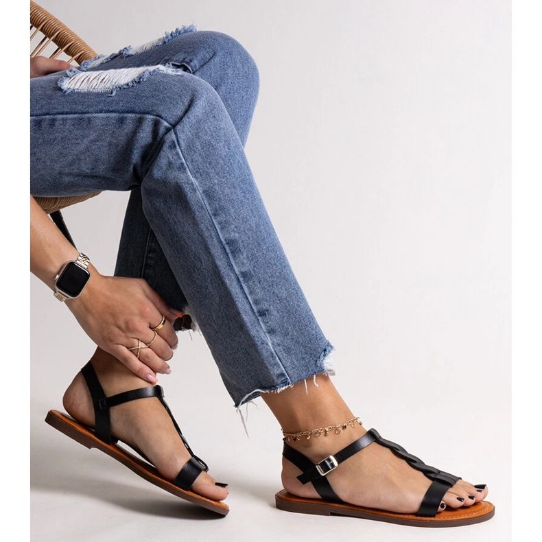 Schwarze, flache Sandalen aus Amaranth 1