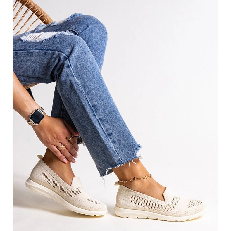 Beigefarbene Sneaker mit Schaumstoffsohle von Rahima 1