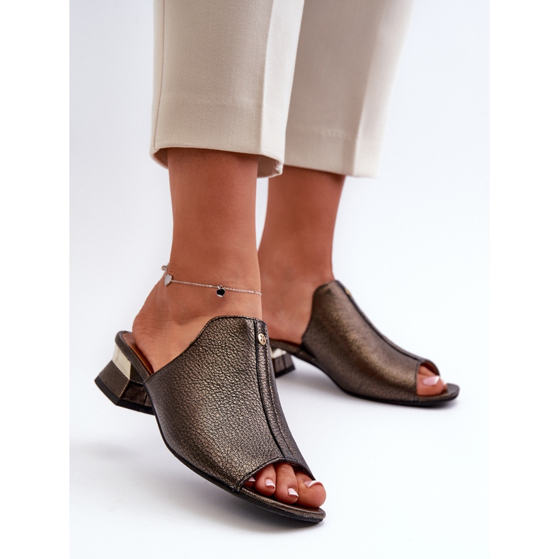 Elegante Damen-Flip-Flops aus Naturleder mit niedrigem Absatz Maciejka 06360-20 Graphit schwarz 2