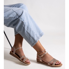 Saila Champagner-Sandalen mit niedrigem Keilabsatz golden 1