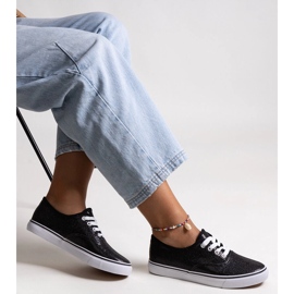 Schwarze, glänzende Turnschuhe von Merri 1