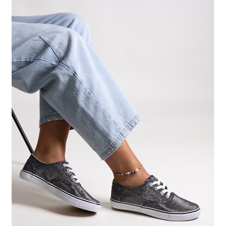 Schwarze, glänzende Caroline-Sneaker 1