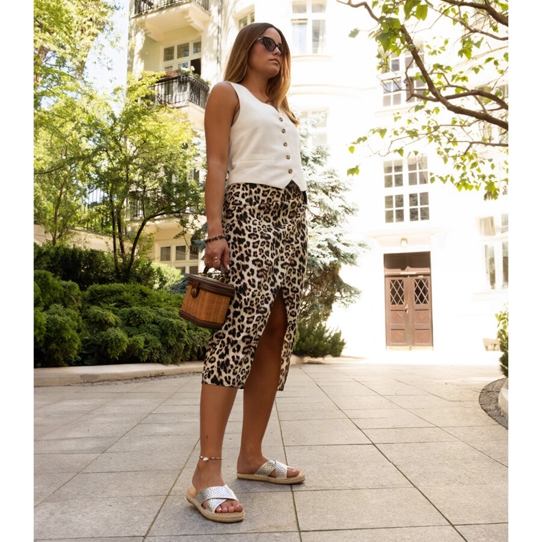 Silberne durchbrochene Hausschuhe von Awet silber- 2