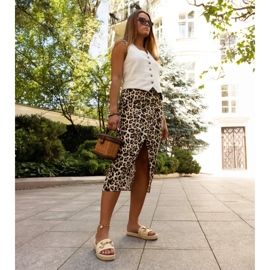 Beigefarbene Flip-Flops mit goldener Schnalle von Feorie 2