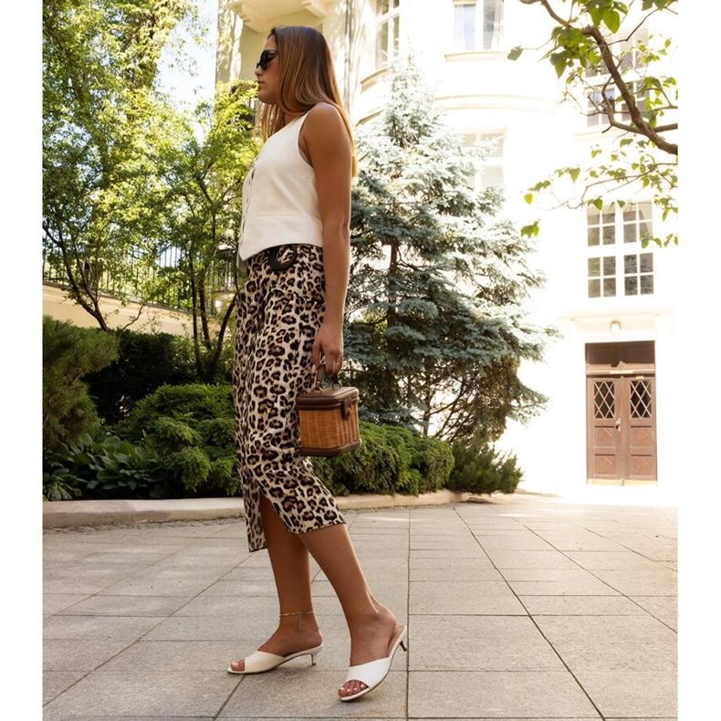 Weiße Maloua-Pantoletten mit niedrigem Absatz 2